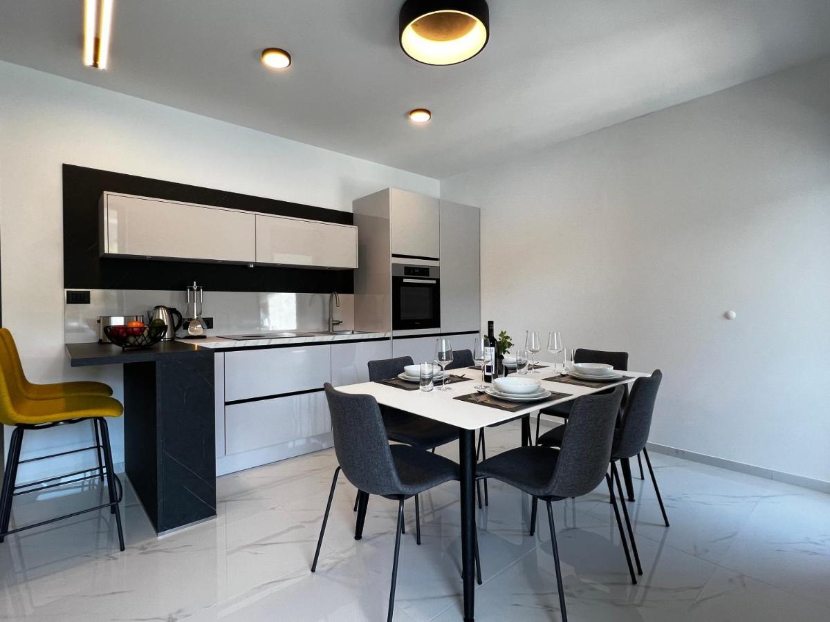 White Pearl Apartments - New Grebaštica エクステリア 写真